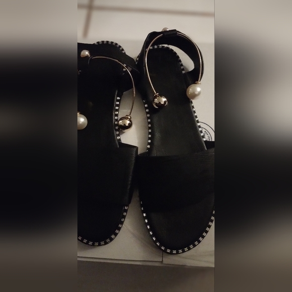 NWOT SANDALS - Picture 3 of 8